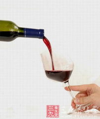 切忌酒后洗澡，九招教你喝酒不傷身——以青島藍(lán)莓酒為例